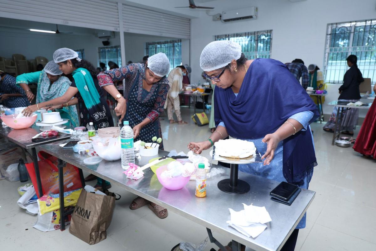 The Great Organic Cake Frosting Challenge – A Culinary World Record