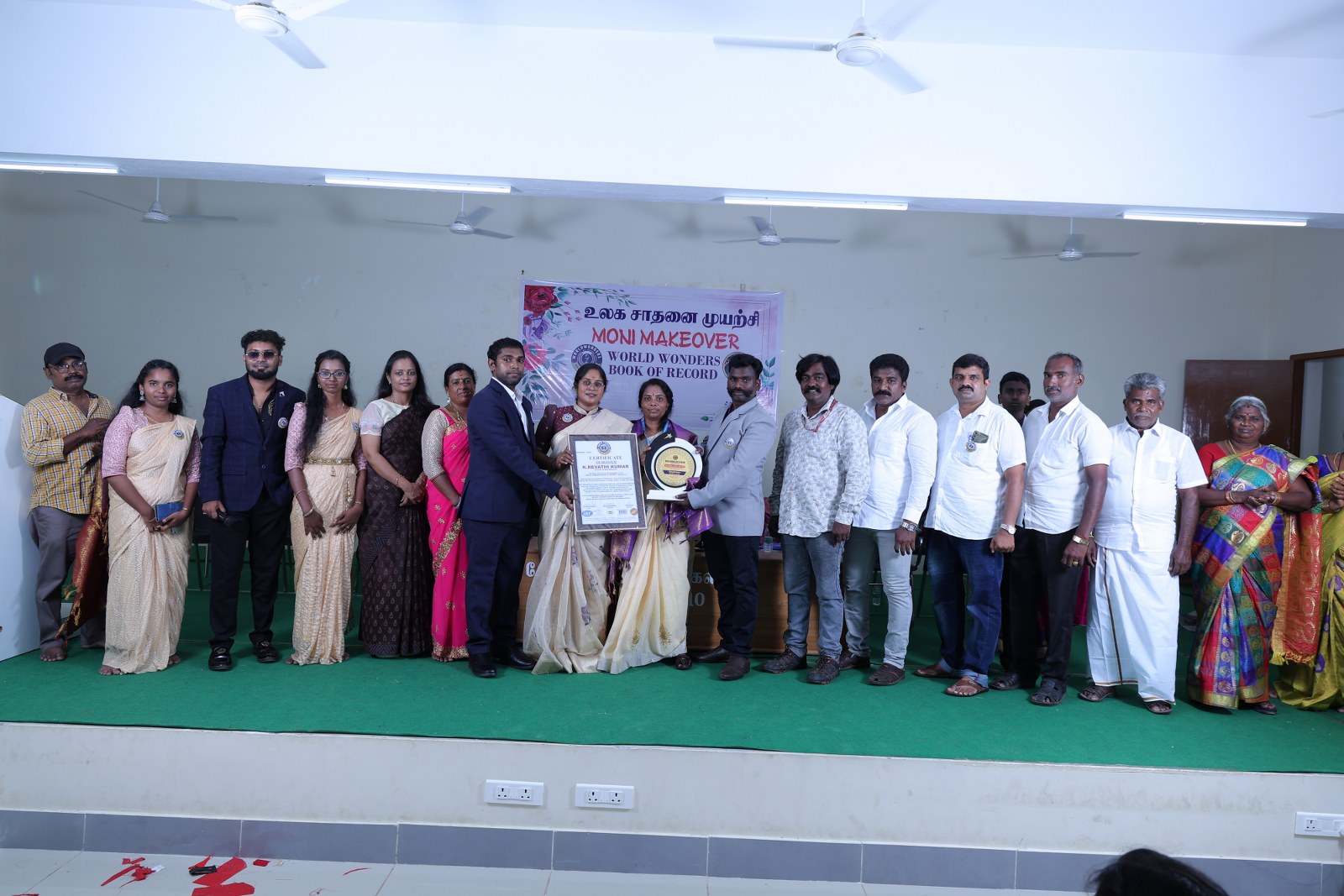 World Wonders Record Set: Moni Makeover Organized Fastest Blouse Making by 200+ Participants in 70 Minutes